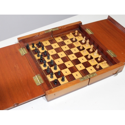 Jeu d\'échec de voyage en bois
