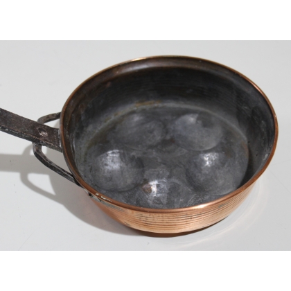 Copper and wrought-iron egg pan at Moinat SA – Antiques and home décor