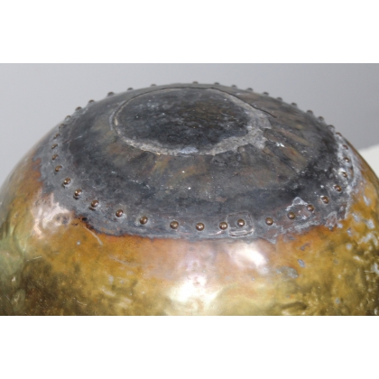 Brass basin, with a repaired, riveted base by  Moinat SA  - Antiques and decorative items