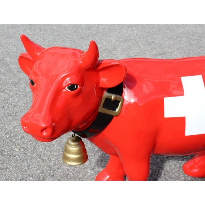 Vache en résine \"Drapeau Suisse\"