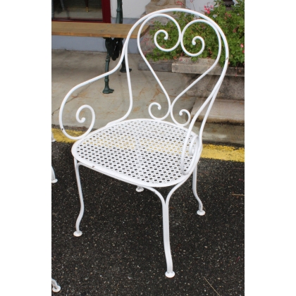 White VICHY wrought-iron armchair from Moinat SA – Antiques and home décor
