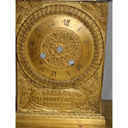 Pendule en bronze doré ornée de Napoléon