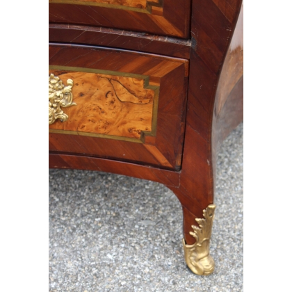  Commode Louis XV galbée en bois fruitié sur  Moinat SA  - Antiquités décoration