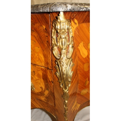  Commode Louis XV galbée à 2 tiroirs sur  Moinat SA  - Antiquités décoration