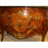  Commode Louis XV galbée à 2 tiroirs sur  Moinat SA  - Antiquités décoration