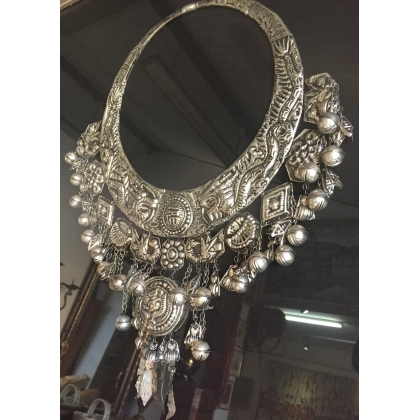  Paire de colliers berbères encadrés sur  Moinat SA  - Antiquités décoration