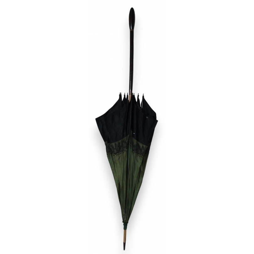 Green silk parasol with wooden handle at  Moinat SA  - Antiques and home décor
