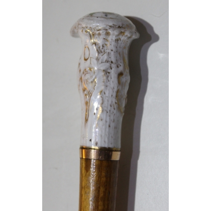 Wooden-handled parasol with porcelain knob at  Moinat SA  - Antiques and home décor
