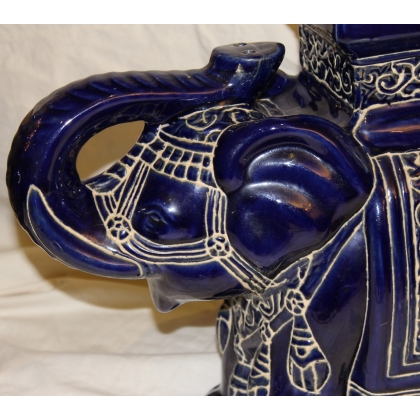 Paire d\'éléphants en céramique vernissée bleu