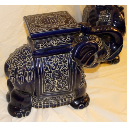 Paire d\'éléphants en céramique vernissée bleu