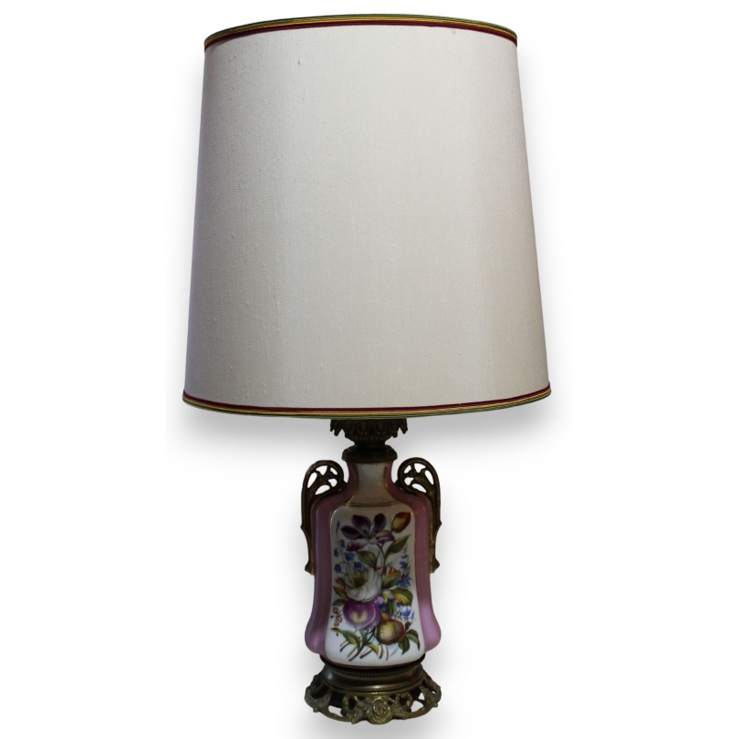  Lampe Louis-Philippe en porcelaine décor fleurs sur  Moinat SA  - Antiquités décoration