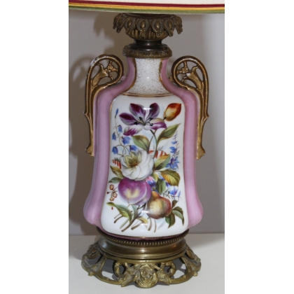  Lampe Louis-Philippe en porcelaine décor fleurs sur  Moinat SA  - Antiquités décoration