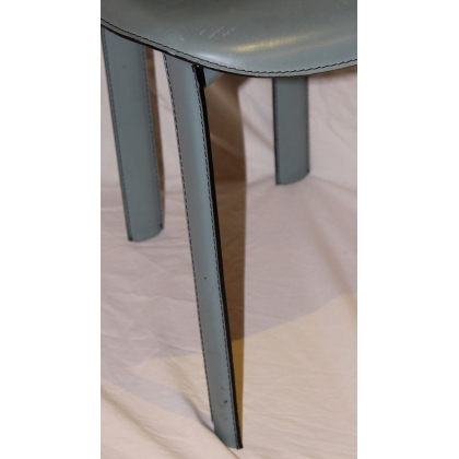 Chaise Lara de CATTELAN en cuir vert