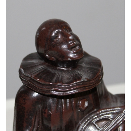 Sculpture en régule \"Pierrot assis\"