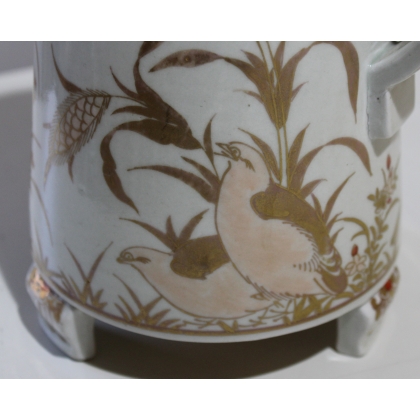 Fontaine de table tripode en porcelaine