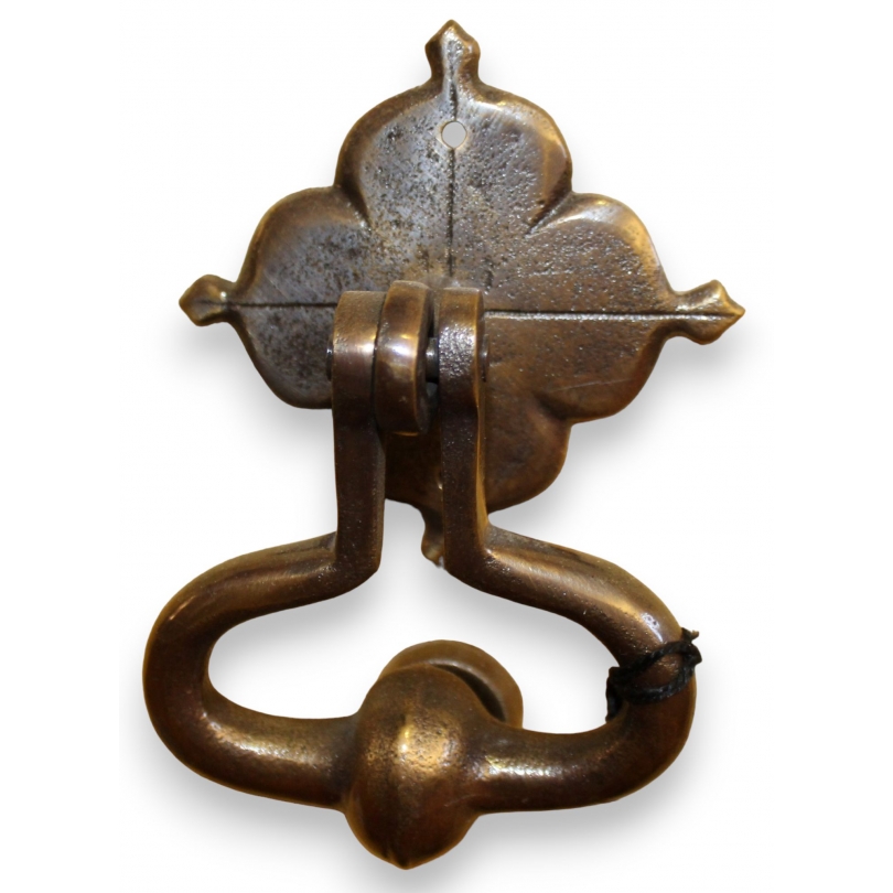 Four-leaf clover door knocker in brass at  Moinat SA  - Antiques and home décor