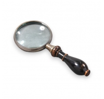 Loupe dorée patinée avec manche en bois