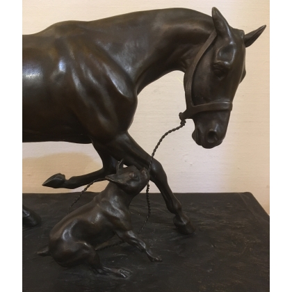 Sculpture \"Cheval retenu par un bouledogue\"