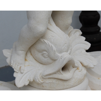  Fontaine Putto en pierre taillée de Vicenza sur  Moinat SA  - Antiquités décoration