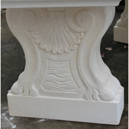  Banc cintré en pierre taillée de Vicenza sur  Moinat SA  - Antiquités décoration