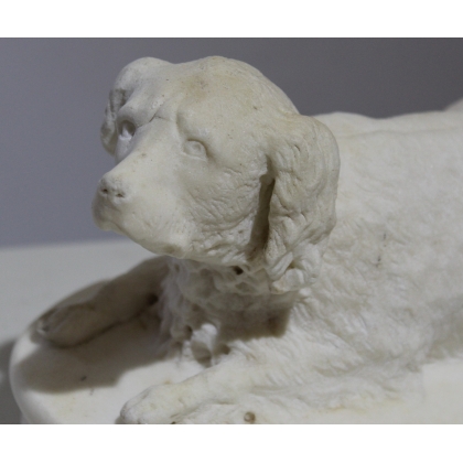 Sculptre en marbre blanc \"Chien\"