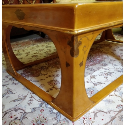  Table basse chinoise en laque jaune sur  Moinat SA  - Antiquités décoration