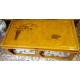 Table basse chinoise en laque jaune