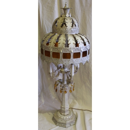 Majestueuse paire de lampes en fer peint