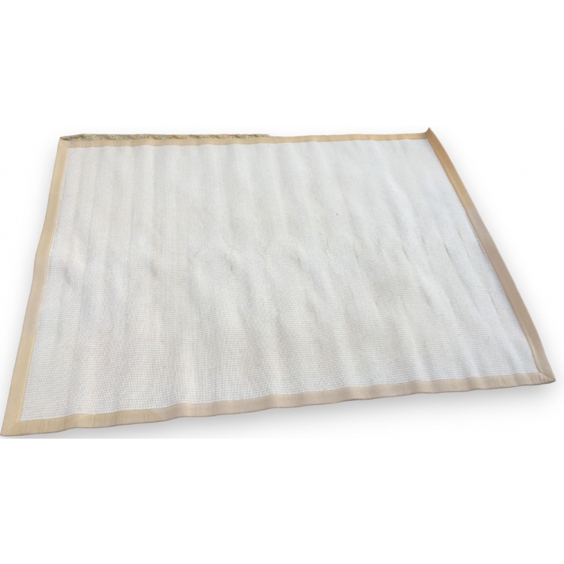 Raffia rug, with a beige border