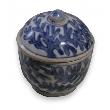 Boite ronde en porcelaine décor corail
