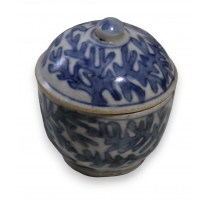 Boite ronde en porcelaine décor corail