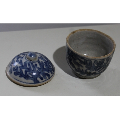 Boite ronde en porcelaine décor corail