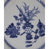 Assiette en porcelaine décor vase