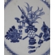 Assiette en porcelaine décor vase