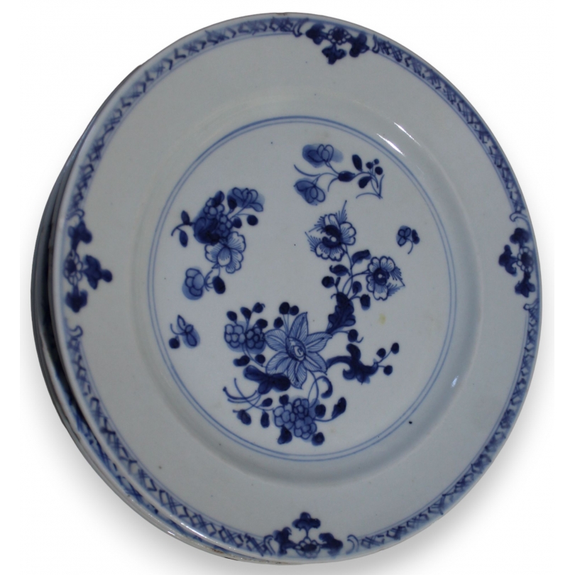 Assiette en porcelaine décor fleurs