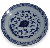 Petite assiette en porcelaine décor fleur