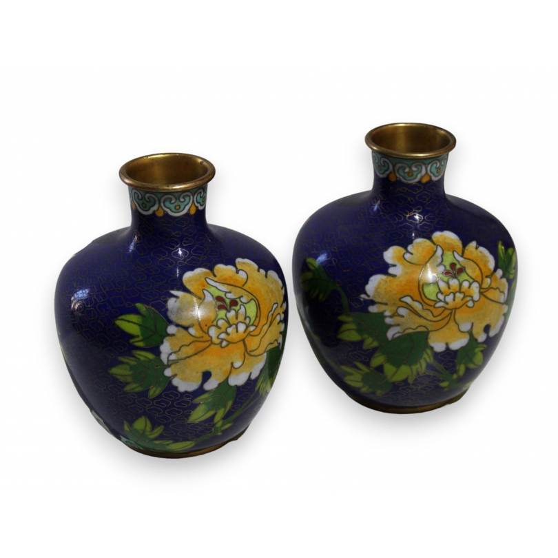 Paire de vases cloisonnés décor fleur jaune