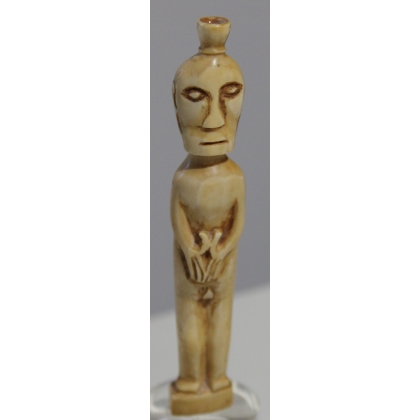 Petite statue en ivoire dans le gout Moai Vie