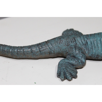 Lézard en bronze vert
