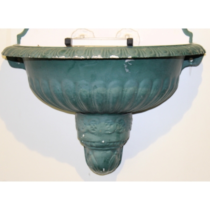 Enamelled cast aluminium fountain