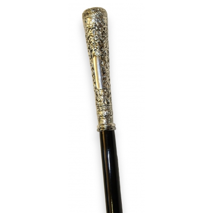 Walking stick with a silver pommel engraved with an arabesque design