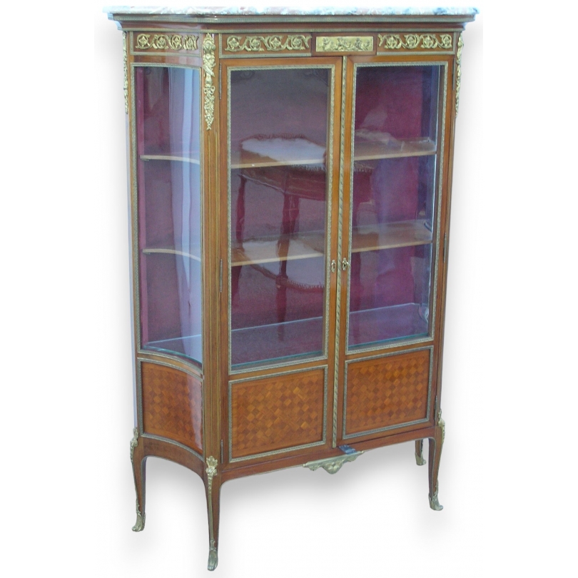  Vitrine Transition marquetée garnies de bronzes sur  Moinat SA  - Antiquités décoration