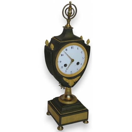 Directoire-style bowl-shaped clock by Moinat SA – Antiques and home décor
