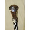 Canne zébrée avec pommeau argenté gravé