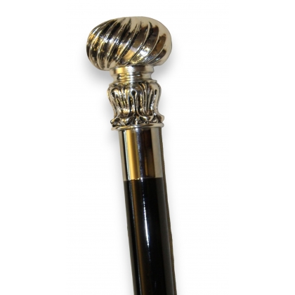 Walking stick with a ribbed knob featuring silver-coloured leaves