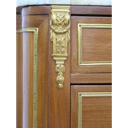  Commode Louis XVI à 4 tiroirs, dessus marbre blanc sur  Moinat SA  - Antiquités décoration