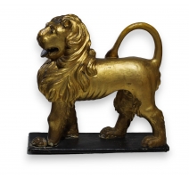 Lion italien en bois sculpté doré