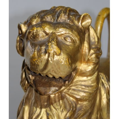 Lion italien en bois sculpté doré