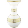 Paire de vases en opaline blanche décor or