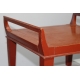 Table basse laquée rouge avec anses
